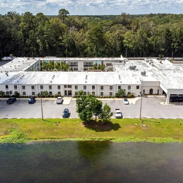 Clarks Inn Savannah Airport, khách sạn ở Pooler