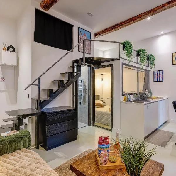 Chic Industrial Loft Quiet Garibaldi AC Balcony, hotel v Nice