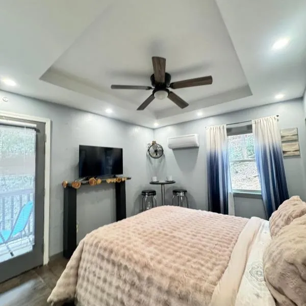 Just Listed The Grotto In Suite Jacuzzi Pet Friendly 420Friendly, ξενοδοχείο σε Gatlinburg