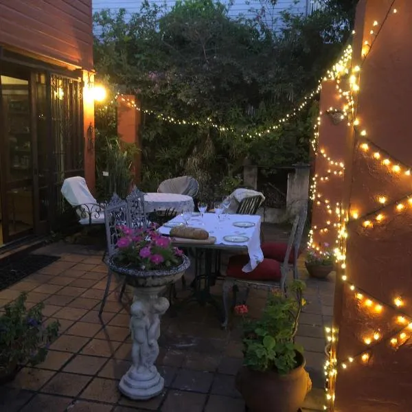 One Bdrm Garden & Piano Apt, hotel u gradu Brizbejn