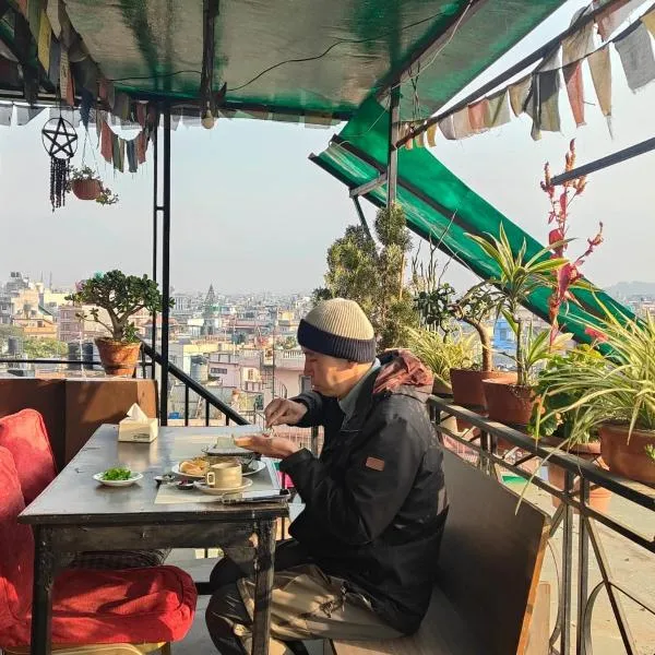 Three Peaks Inn, hotel di Kathmandu