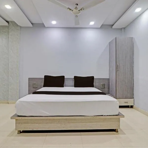 Grand Townhouse, hotel a Palwal