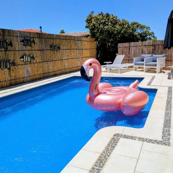 5BR Beachside Home with Pool, Park Access, hotel u Perthu