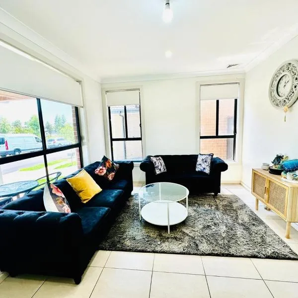 Modern 4BR 3 Bath Home in Grantham Farm: Riverstone şehrinde bir otel