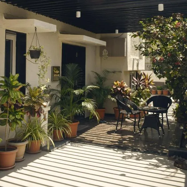 Spacious Garden Home, отель в Аурангабаде