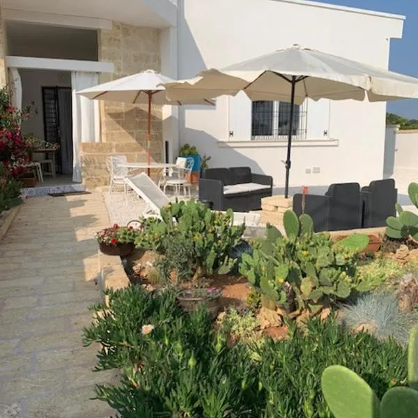 Fiore di Cactus - Garden and Parking near the Sea, hotel en Torre Suda