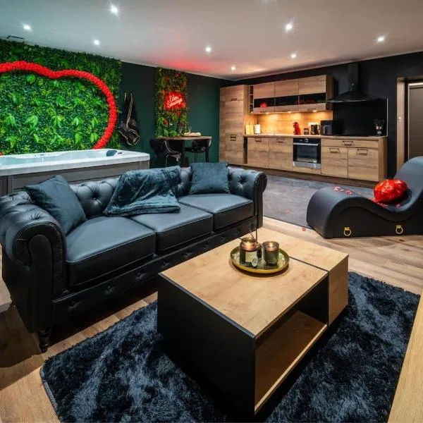 Escapade amoureuse, Love Room avec jacuzzi privé, hotel sa Nozeroy