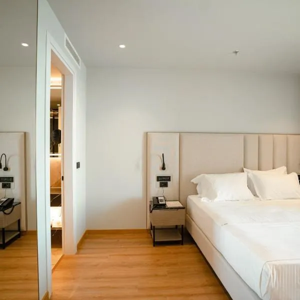 Hotel Morina Palace, Hotel in Dhërmi