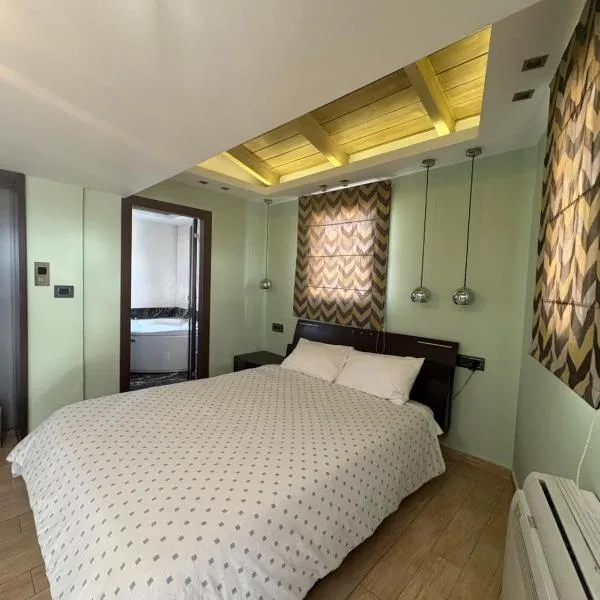 Uplift Hideaway Jacuzzi, מלון בפאטרה