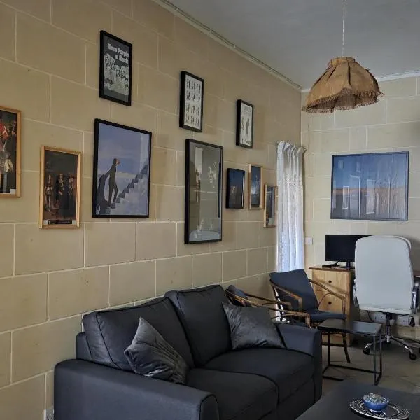 Spacious Quiet 3 Bedroom 3 Bathroom Apartment: Għajnsielem şehrinde bir otel