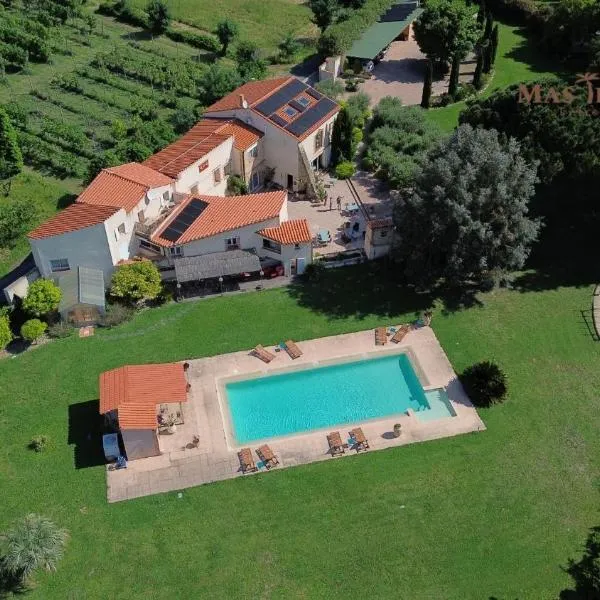 "MAS TRAMONTANE "ancien mas agricole avec chambres d'hôtes, studio, parc arboré, piscine et sa vue face au Canigou, hotel sa Ille-sur-Têt