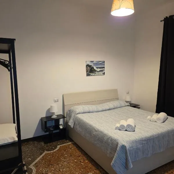 Affittacamere House LeoMar Sara 1 camera con cucinino - Gaslini، فندق في جينوا