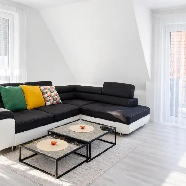 Monteurwohnung & Business Apartment mit Balkon & Parkplatz in Reutlingen DG – hotel w mieście Reutlingen