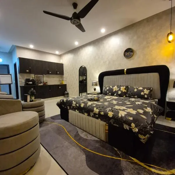 Modern Studio Luxe heaven in Etihad town, viešbutis mieste Lahoras