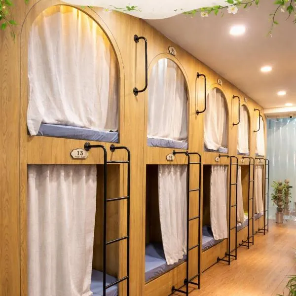 iWE NEST Cà Phê Ngủ Thông Minh, hotel in Ho Chi Minh City