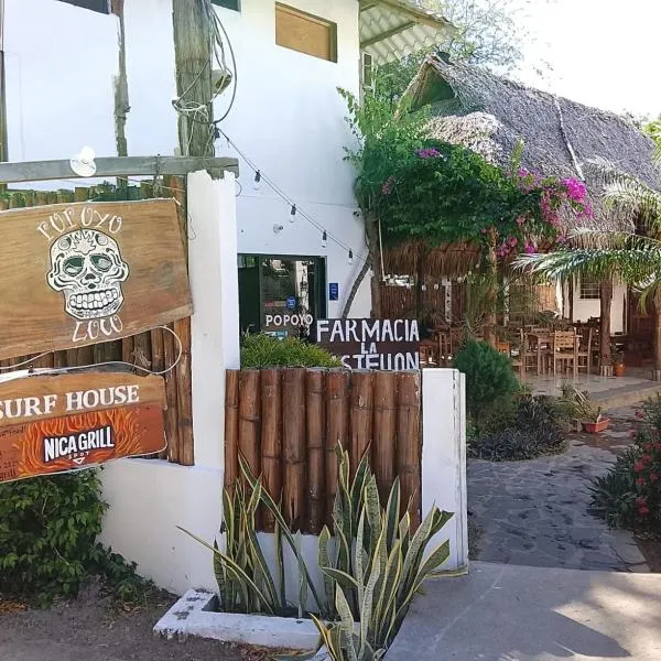 PopoyoLoco Surf House, hotel in La Albina