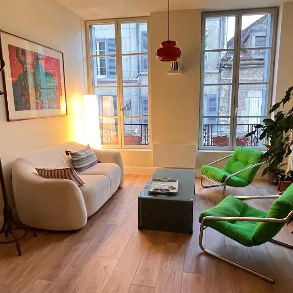 Appartement de charme en plein cœur du centre historique - Parking Public Gratuit -, viešbutis mieste Avalonas