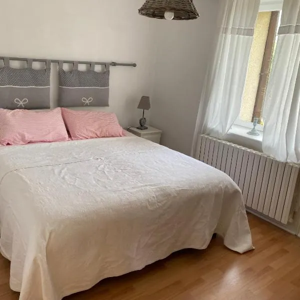 Chez Bernadette, hotelli kohteessa Chevelière