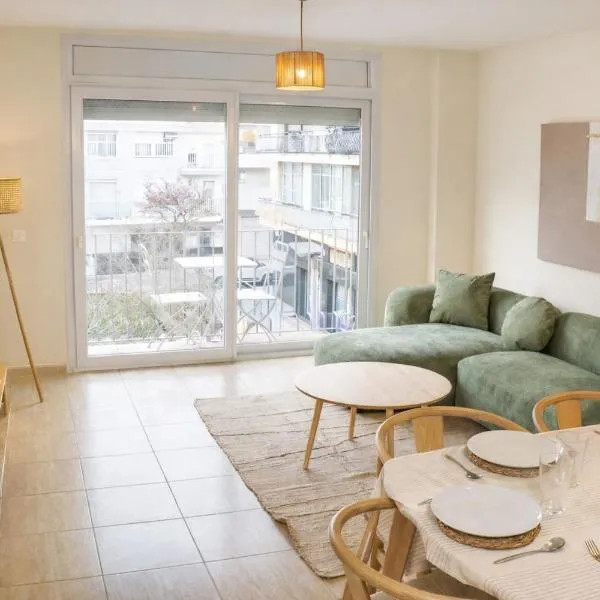 Apto familiar a pasos del mar en Roses BravaDreams, hotel em Roses