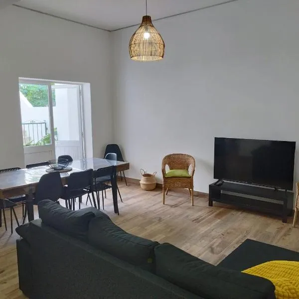 Chill Spot - Faro Hostel, hotelli Farossa