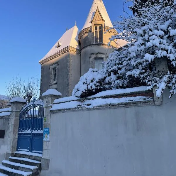 Château Maranne: Parthenay şehrinde bir otel
