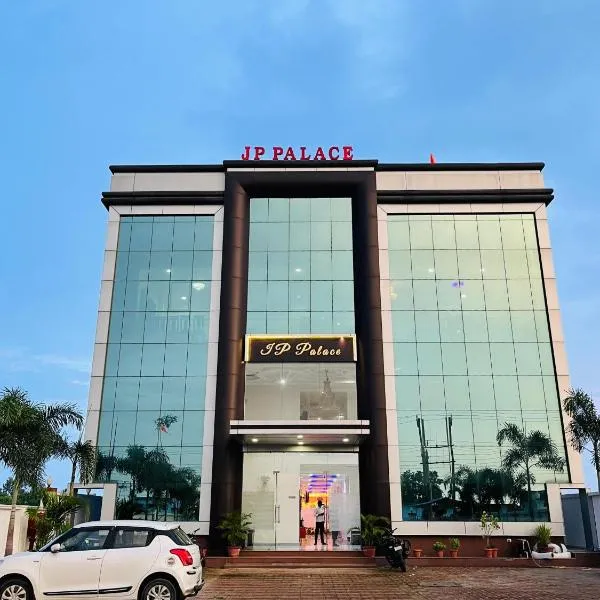 J P PALACE โรงแรมในKushinagar