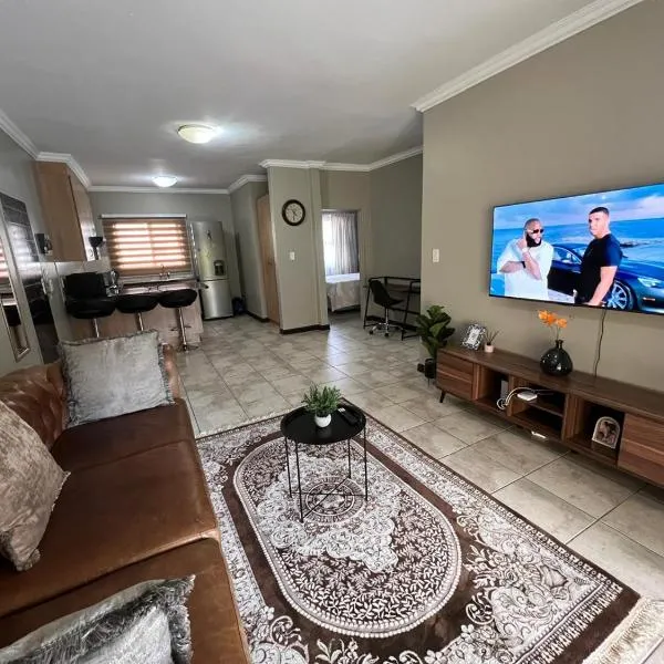 Viesnīca Modern Family & Group Apartment near Gallagher Convention, Mall of Africa Area and Gautrain in Midrand pilsētā Midranda