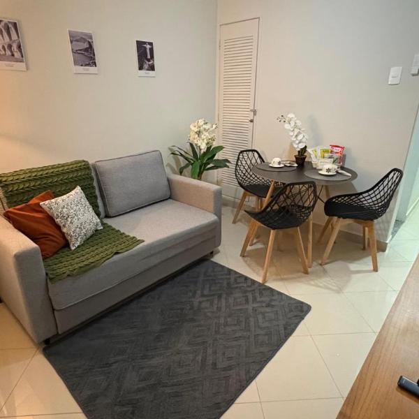 Copacabana Apartment 1 min from Beach - WiFi and AC