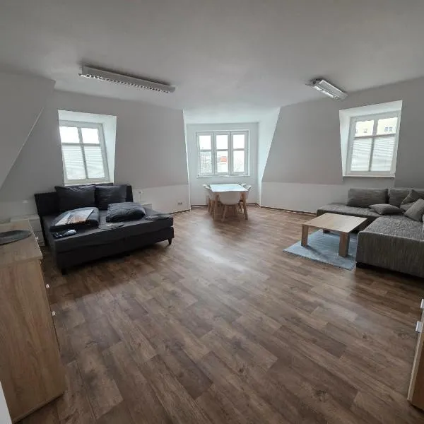 76m2 FERIENWOHNUNG - 2 RAUM WOHNUNG APARTMENT in ZITTAUER STADTZENTRUM INNENSTADT INNENRING TOP LAGE - WOHNEN AUF ZEIT IN ZITTAU, Hotel in Zittau