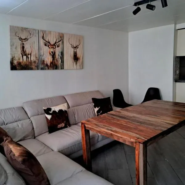 Golden Lion, готель у місті Буйон