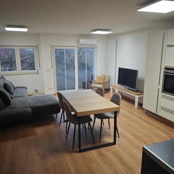 Moderne helle 75qm Wohnung am Salbker See inkl Parkplatz, Balkon, hotel a Magdeburg