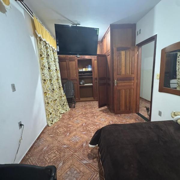 Casa com piscina e churrasqueira