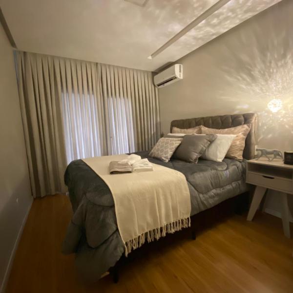 Apto todo climatizado a 5min da Vila Germânica, 3 quartos mais um quarto conjugado, berço e garagem - Foto 2