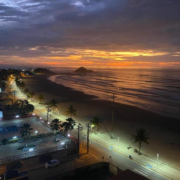 Casa com 12 suítes Praia dos Sonhos