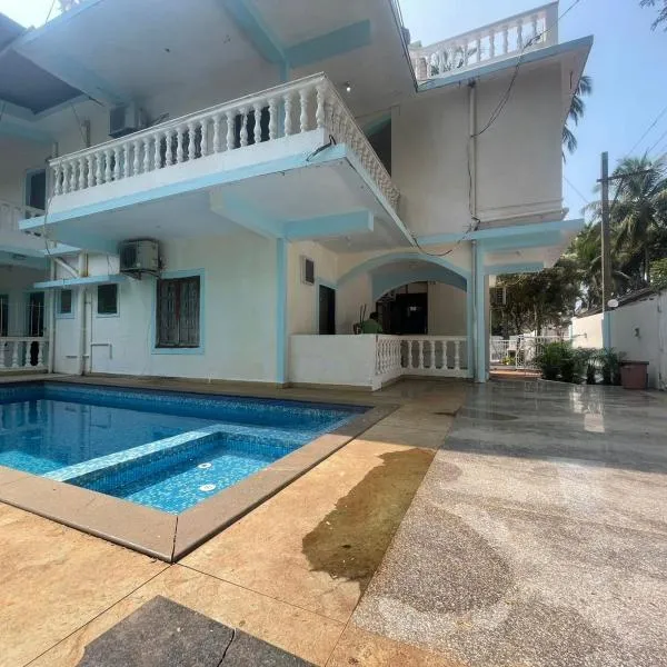 Hotel White Sand, hotel di Candolim