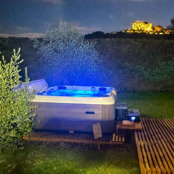 Tiny House avec vue sur le rocher de Saignon, Luberon، فندق في سينيو