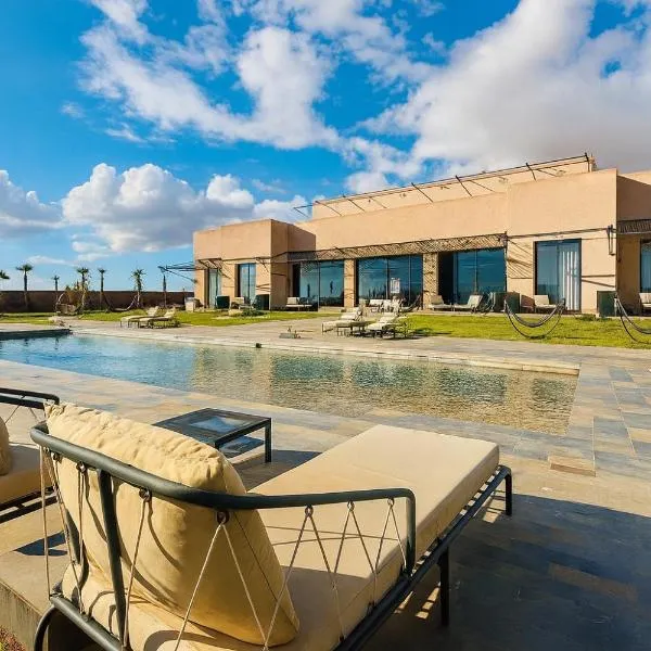 Somptueuse Villa avec Terrains Padel et Foot Piscine Marrakech, hotel v Marrákéši