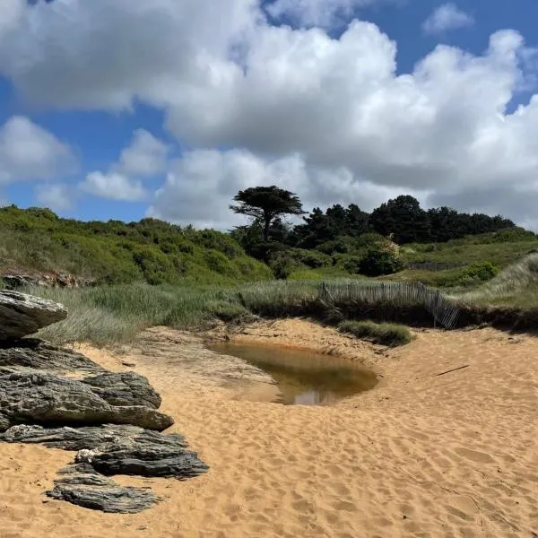 Pornic1 flat near beach garden golf Pool 1 bedroom, hotel sa Pornic