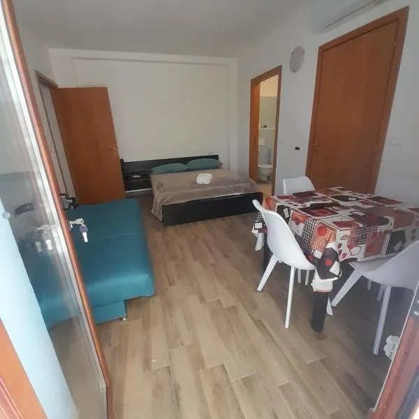 Monlocale al 20m del mare con terrazza privata – hotel w mieście Roseto degli Abruzzi