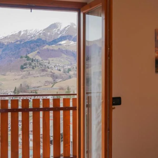 Panoramico Apartment di Manenti Andrea, viešbutis mieste Oltre il Colle