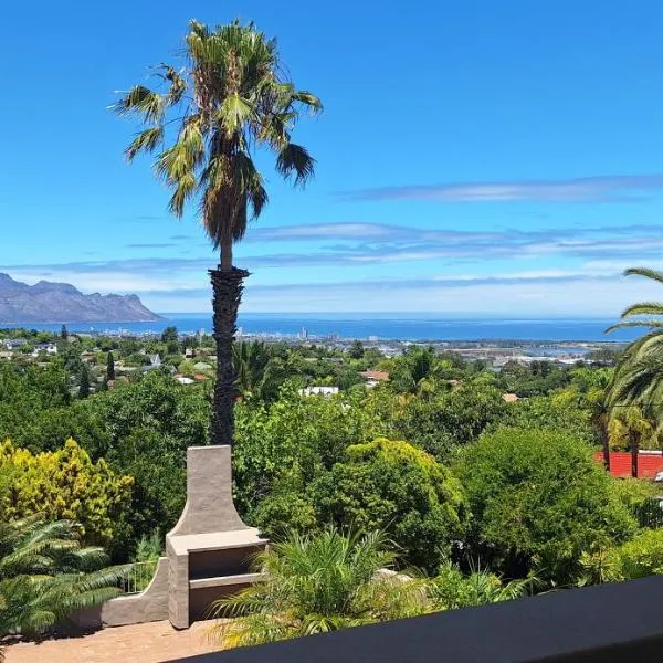 Agape Apartments, hotel in Somerset West