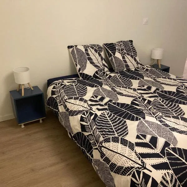 Grande chambre indépendante, hotel a Bruz