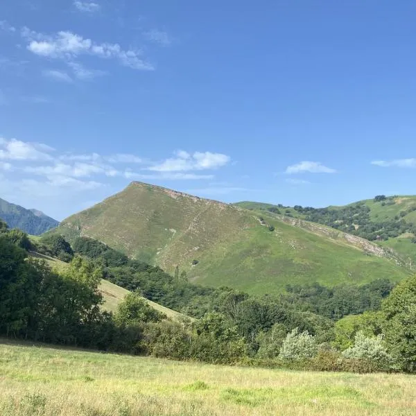 Appartement au Pays Basque-Vue montagne, hotelli kohteessa Bidarray