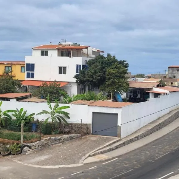 Hospedaria Santo António 2, hotelli kohteessa Praia Baixo