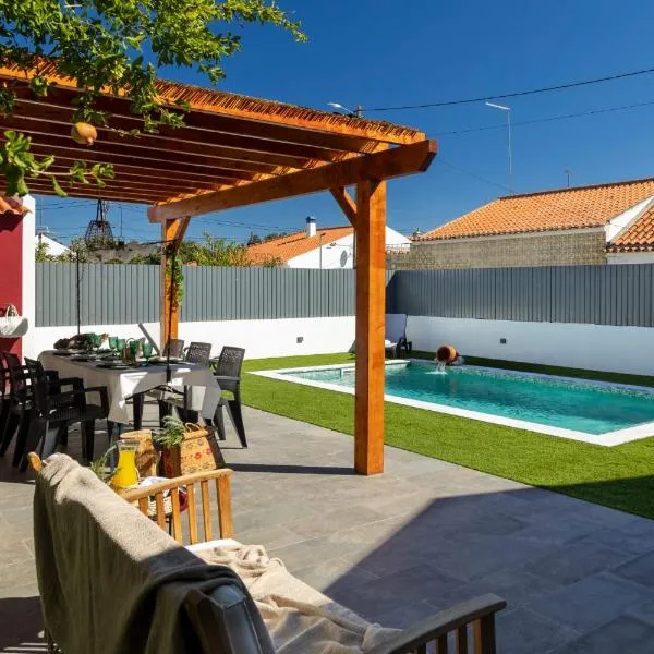 Andorinhas Lagoiços - Garden & Pool Residence, hotel a Couço