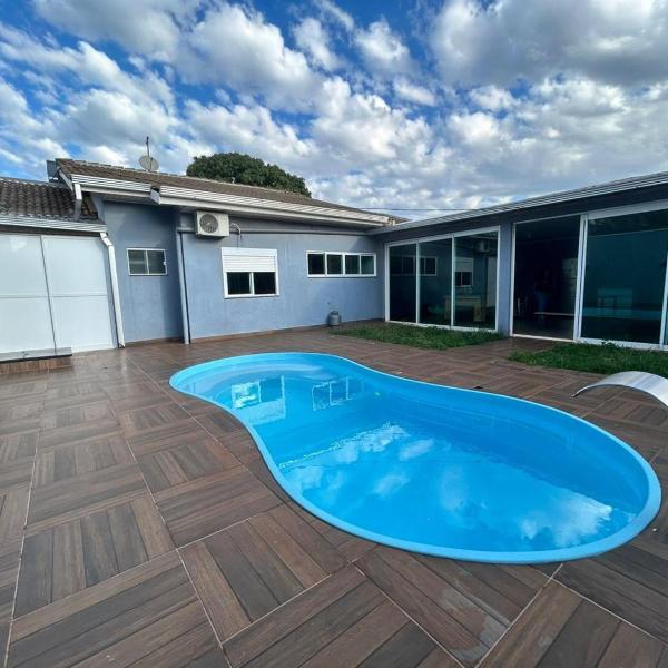 Casa com piscina próximo a BR 277