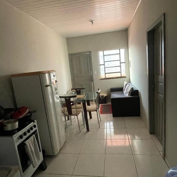 Alugo quarto para mulher em mini apartamento