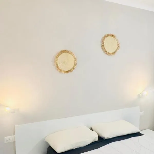 Private Room with Ensuite In Front of Saronno Station, hotel em Saronno
