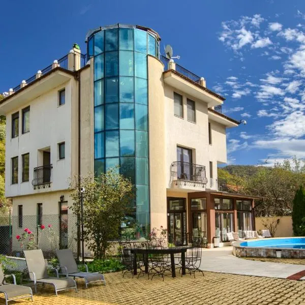 Family Hotel Zornitsa, hotel in Ribarica