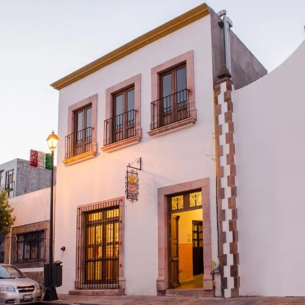 Cinco de Mayo Hotel، فندق في Villa del Pueblito